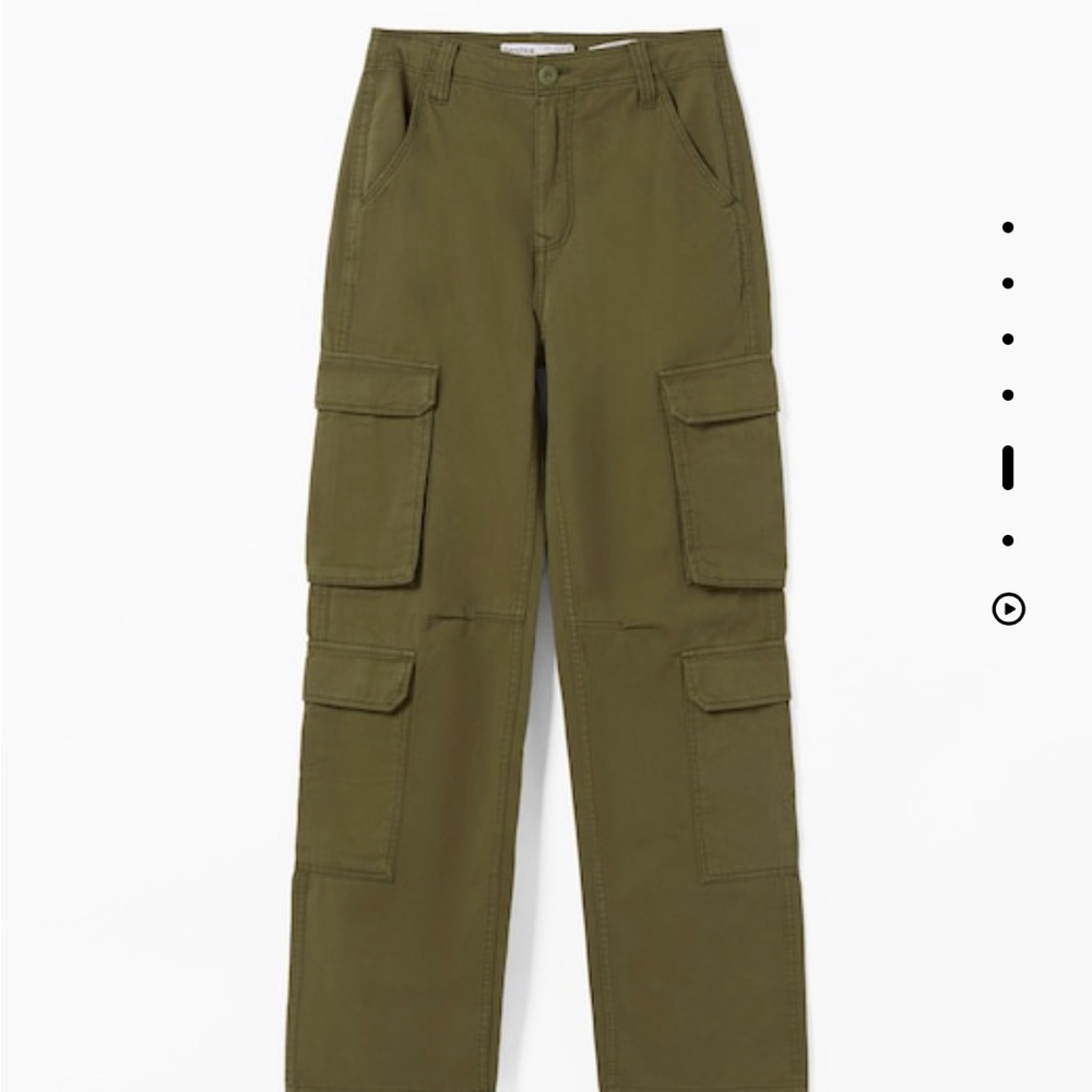 Bershka Multi-Pocket Cargo Pants (BRAND NEW)